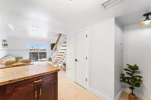Hialeah, FL 33016,5650 W 26th Ct #211