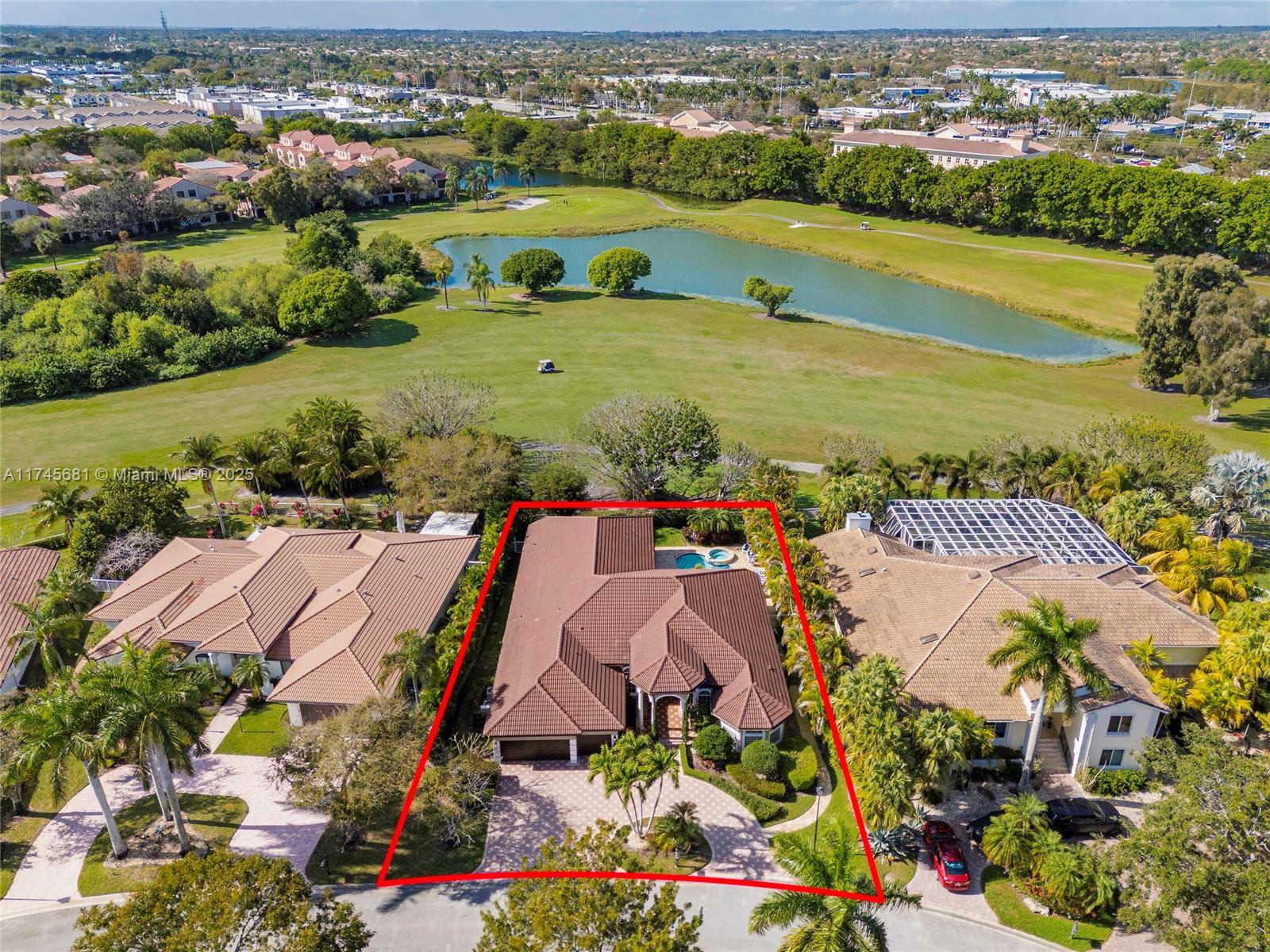 560 W Enclave Cir W, Pembroke Pines, FL 33027