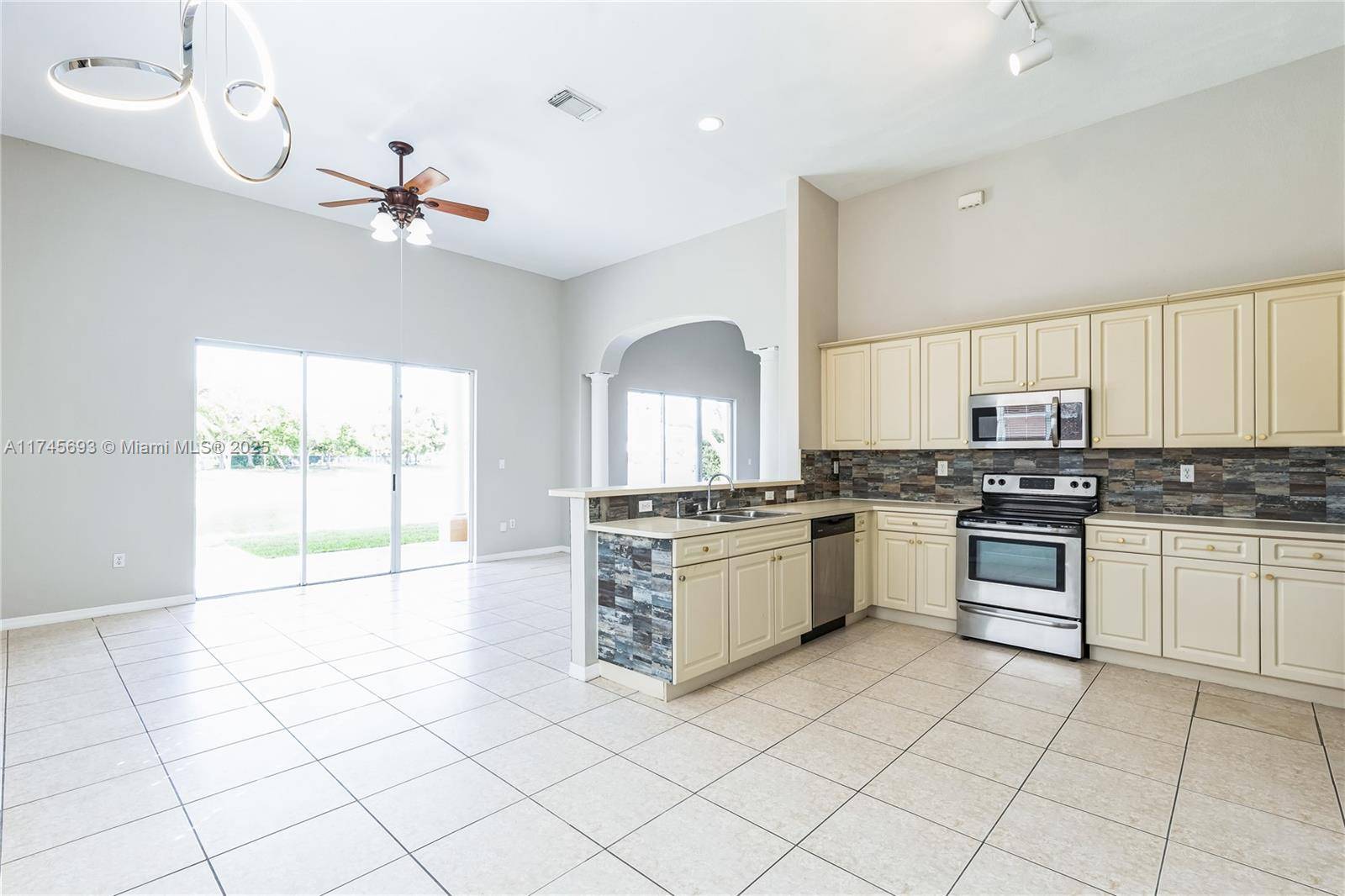 Miami, FL 33193,16617 SW 81st Ter