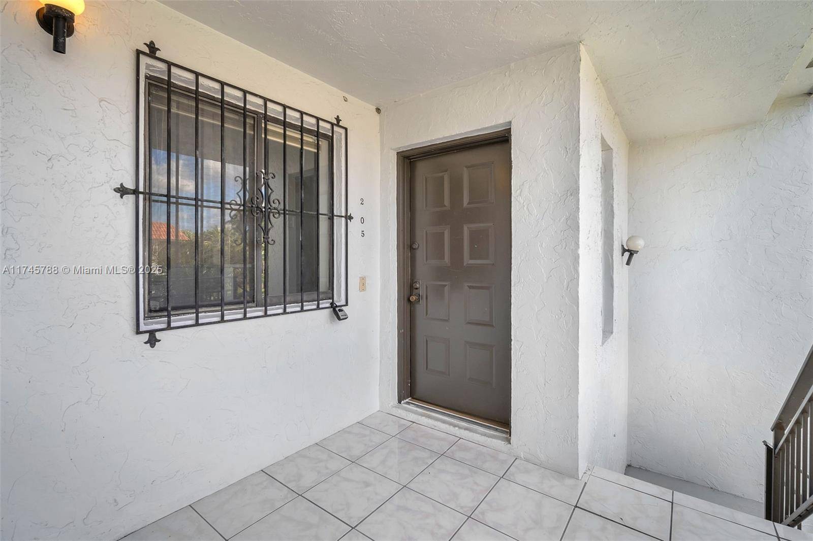 Weston, FL 33326,280 Racquet Club Rd #205