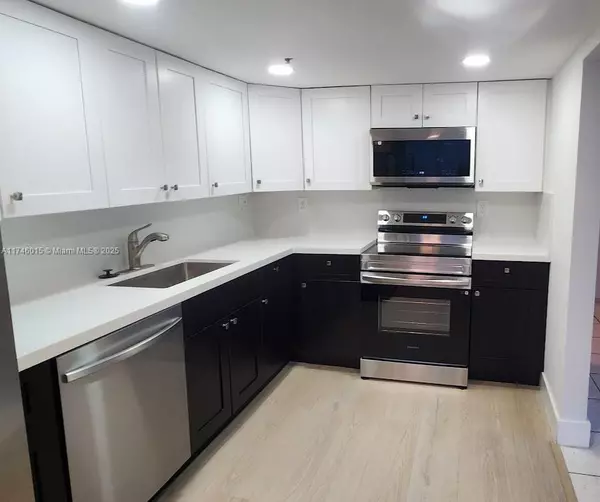 North Miami Beach, FL 33160,17890 W Dixie Hwy #318