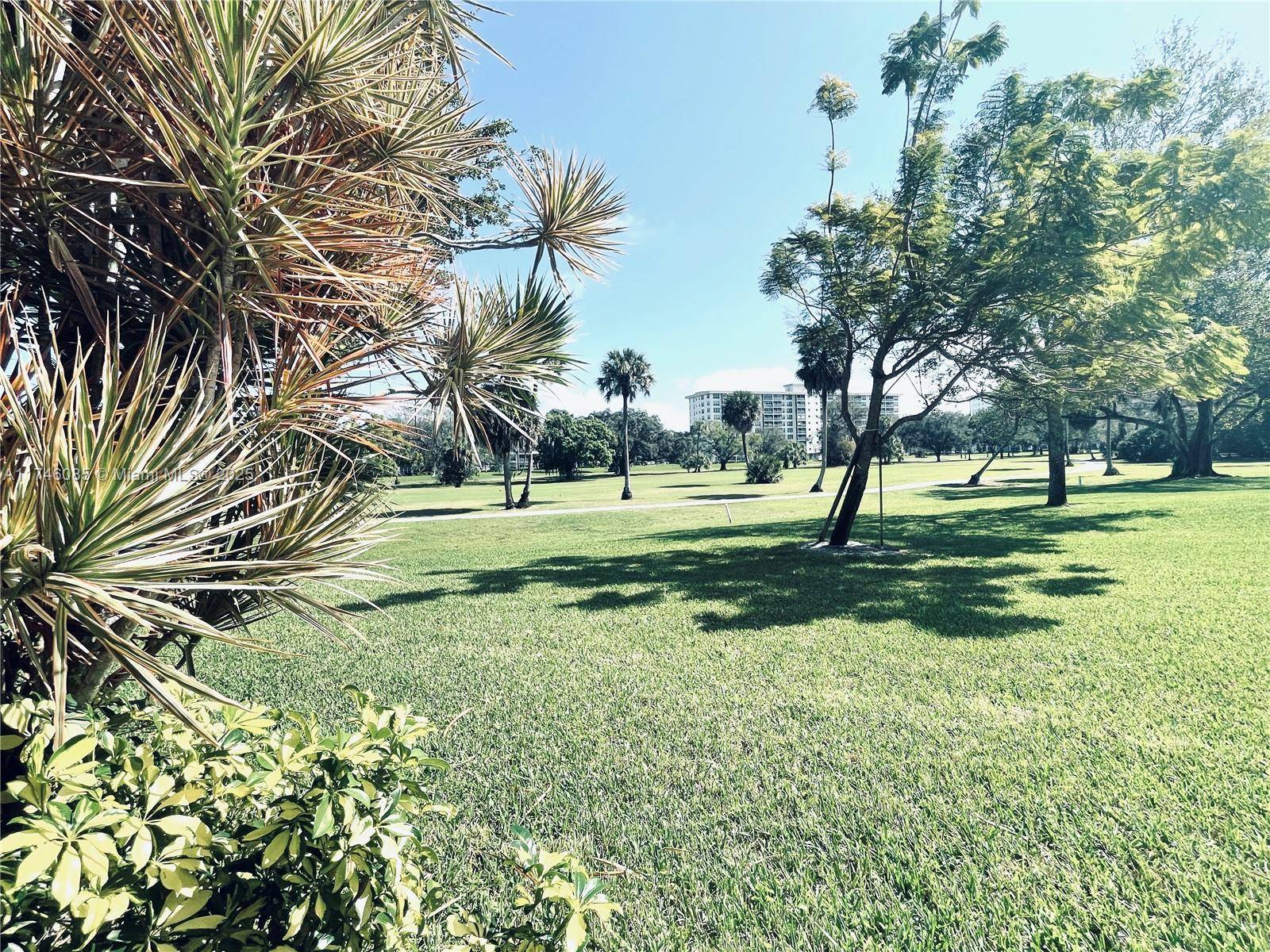 Pompano Beach, FL 33069,3800 Oaks Clubhouse Dr #112