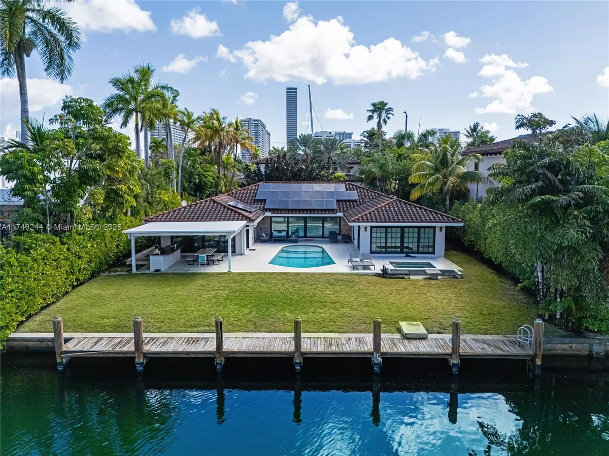 Hallandale Beach, FL 33009,524 Oleander Dr