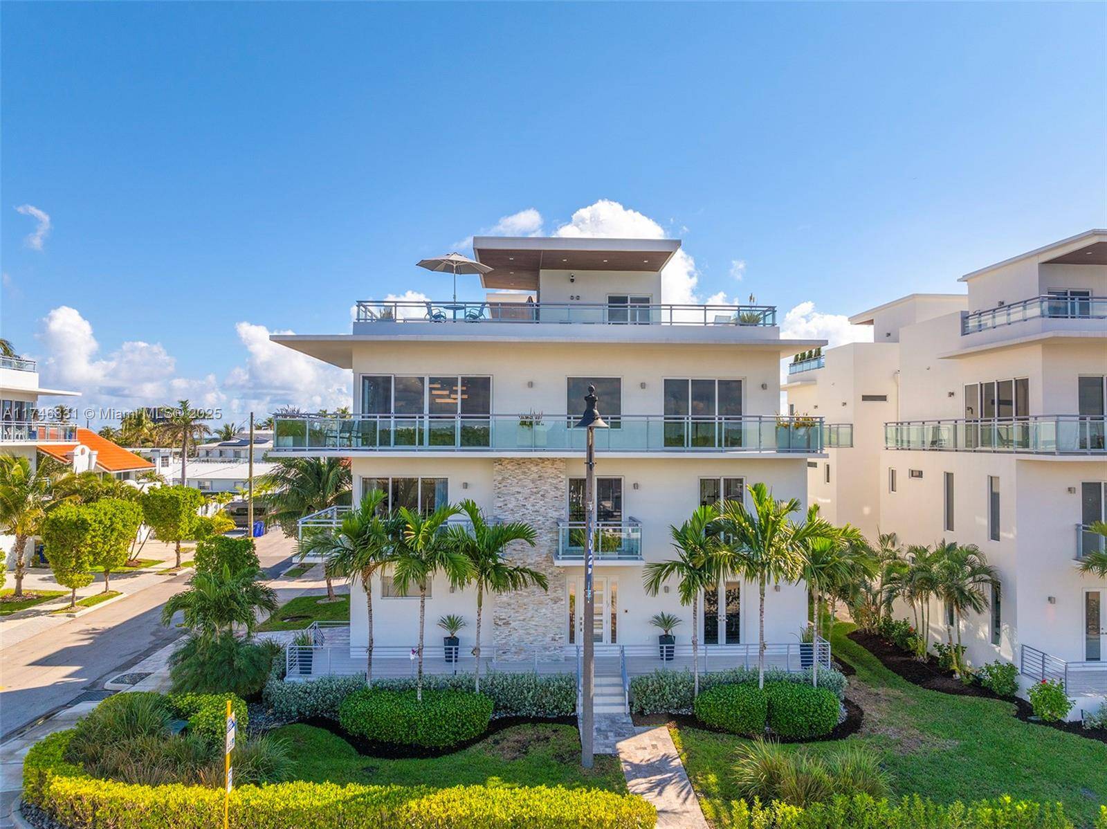Hollywood, FL 33019,350 Desoto St