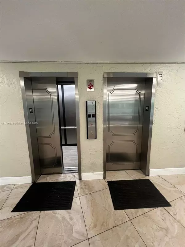 Lauderhill, FL 33319,4222 Inverrary Blvd #4308
