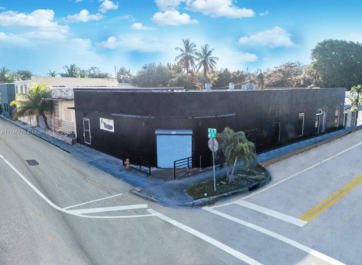 360 NW 71st St, Miami, FL 33150
