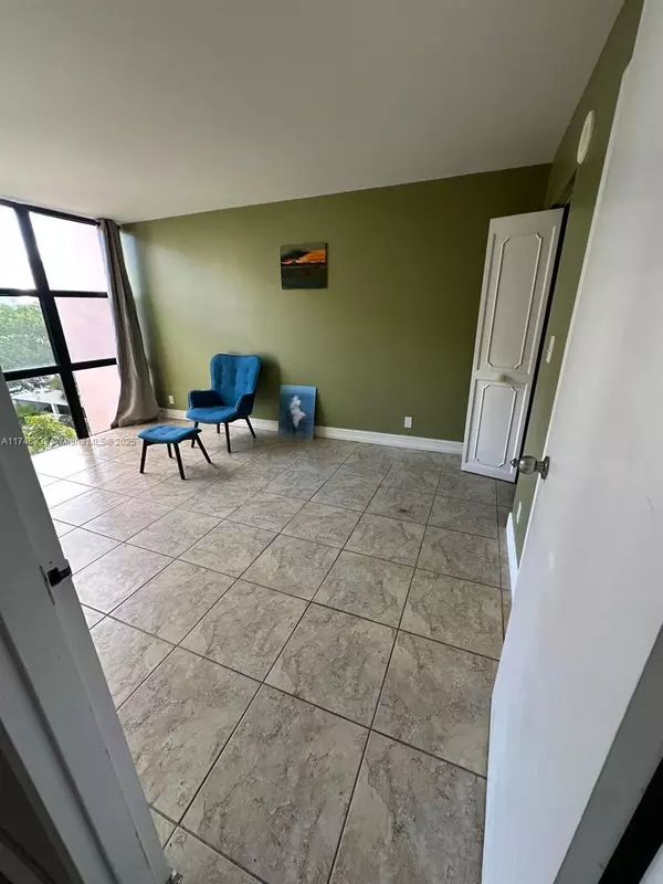 Sunny Isles Beach, FL 33160,17011 N Bay Rd #507