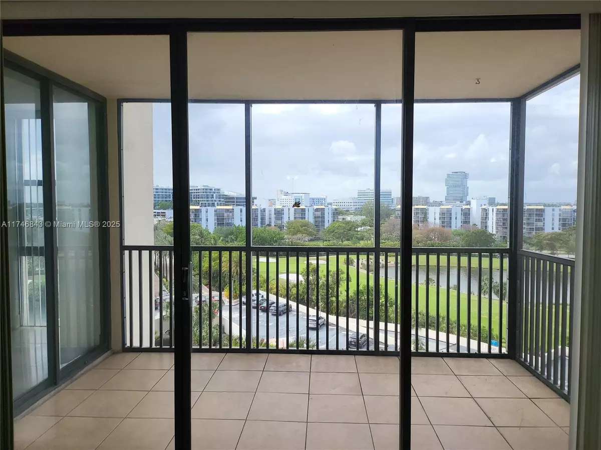 Aventura, FL 33180,20301 W Country Club Dr #922
