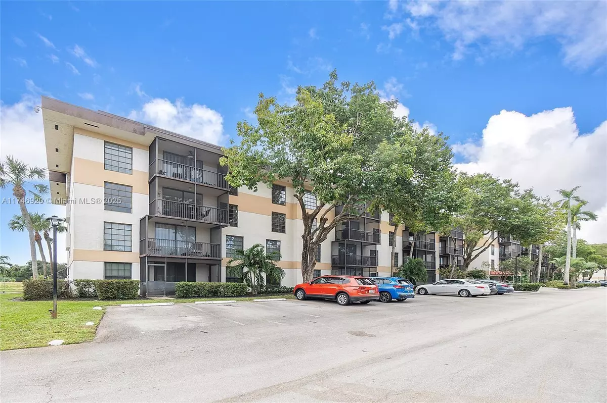 Lauderhill, FL 33319,5530 NW 44th St #306C