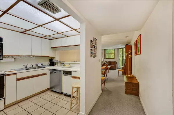 Key Biscayne, FL 33149,101 Ocean Lane Dr #205