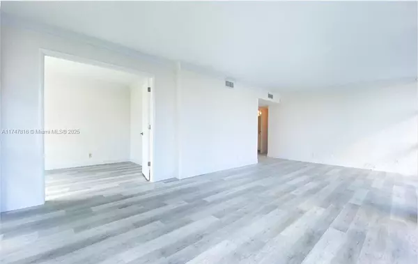 Hallandale Beach, FL 33009,1000 Parkview Dr #121