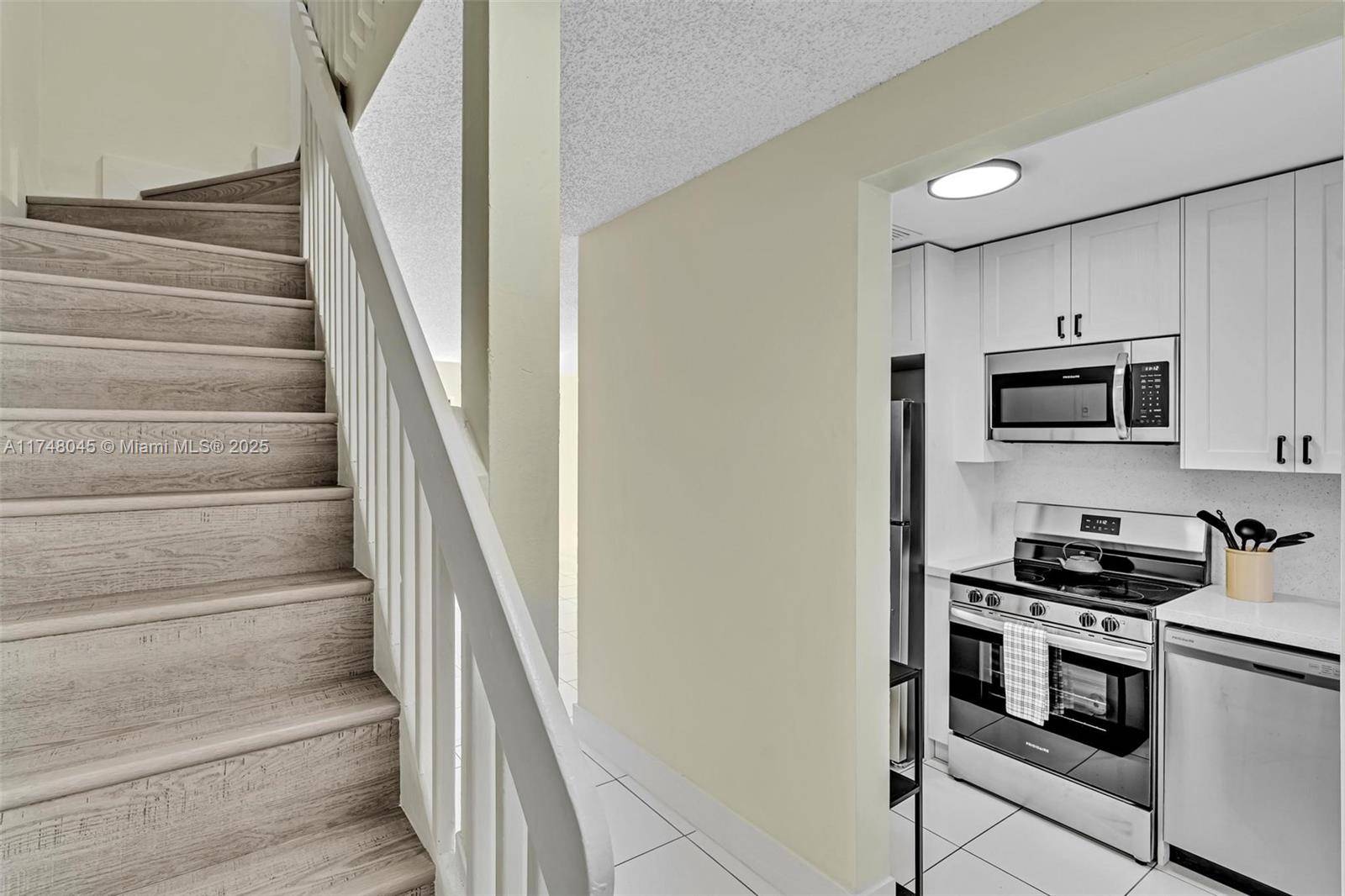 Lighthouse Point, FL 33064,4107 NE 21st Ter