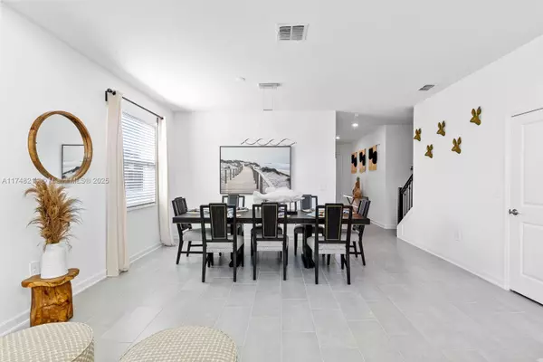 Other City - In The State Of Florida, FL 33896,611 SWEET BIRDIE ST