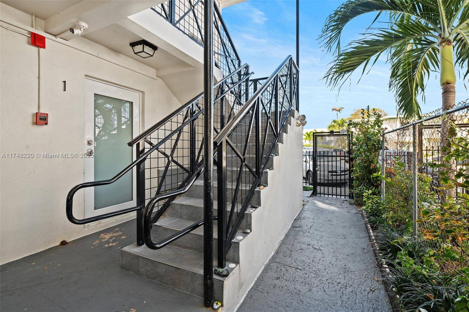 Miami Beach, FL 33141,7315 Byron Ave #1