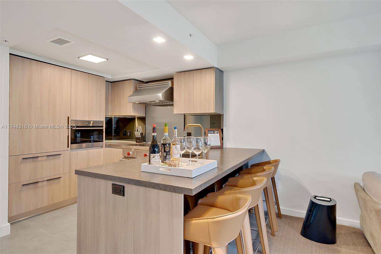 Miami Beach, FL 33139,1500 Bay Rd #T-1532
