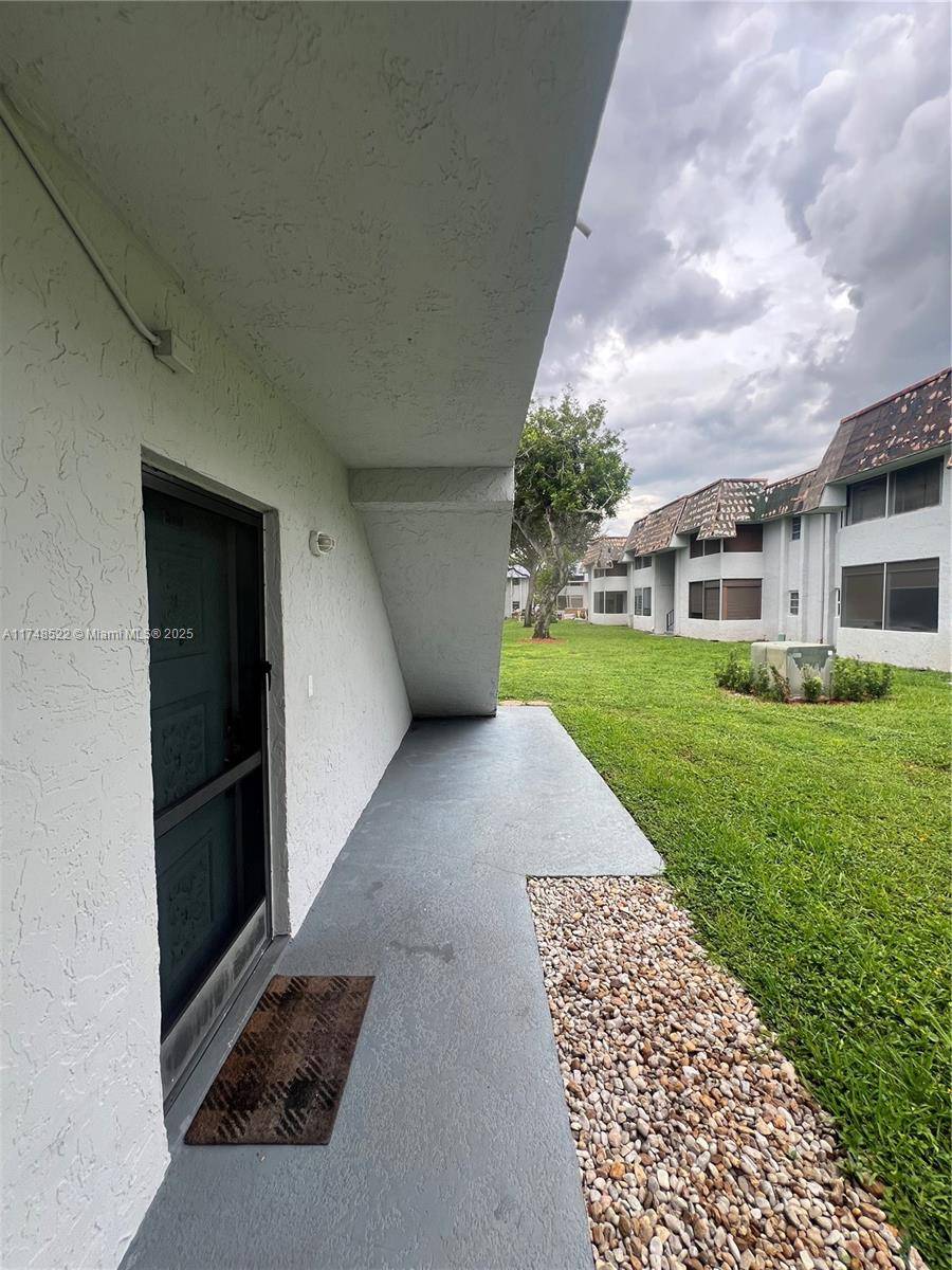 Coral Springs, FL 33065,8404 W Sample Rd #131