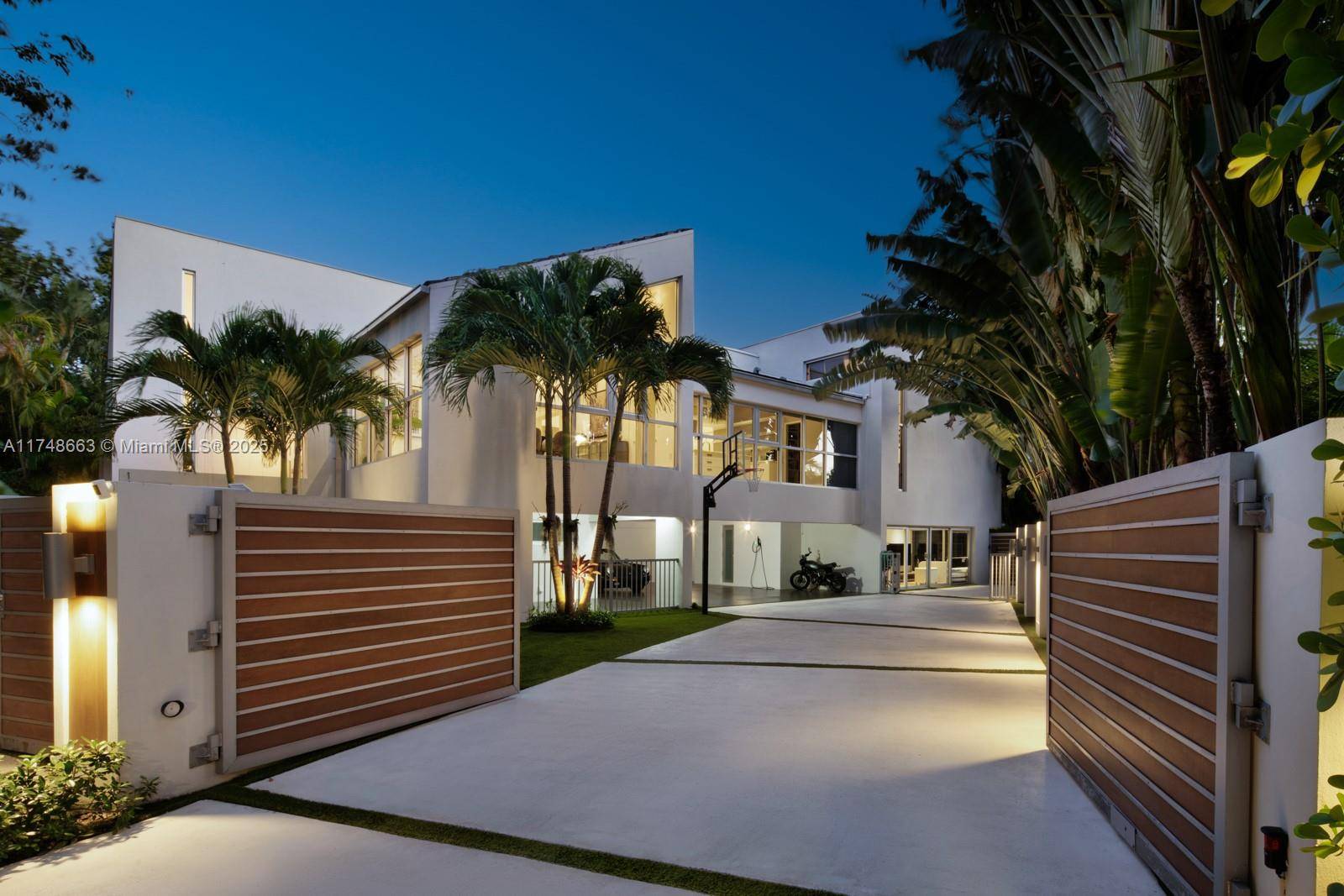Coral Gables, FL 33133,144 N Prospect Dr