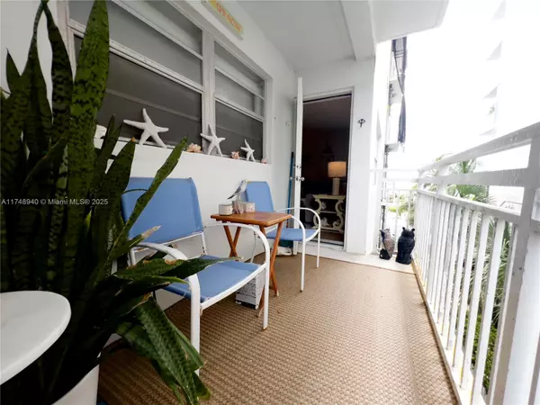 Miami Beach, FL 33139,325 Ocean Dr #308