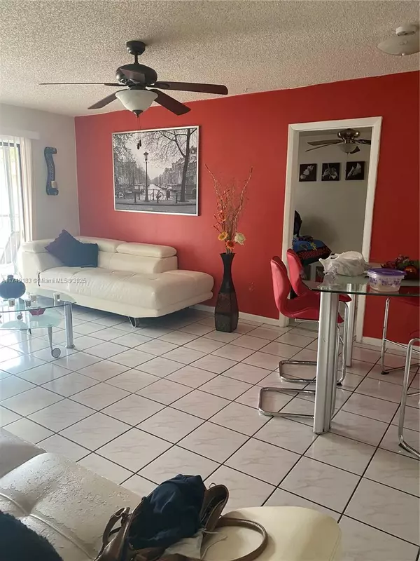 Miami, FL 33196,9722 Hammocks Blvd #201