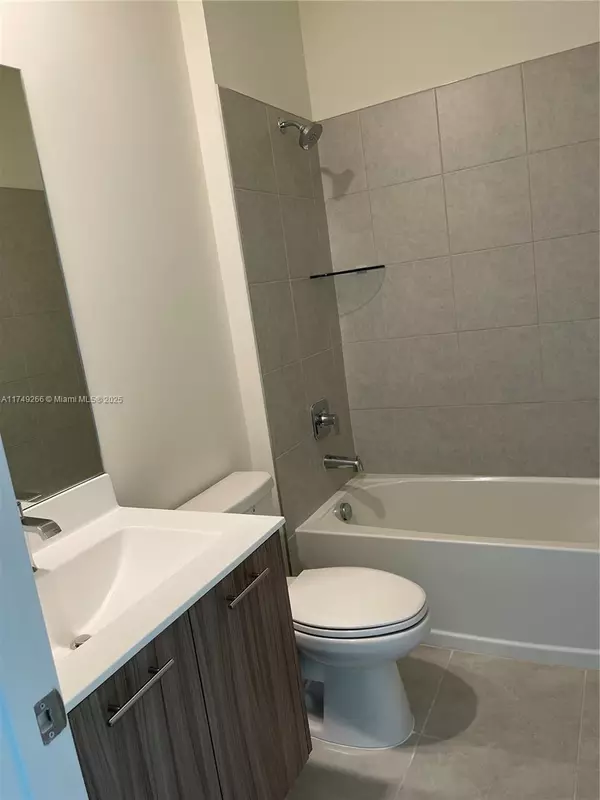 Doral, FL 33166,8265 NW 41 ST #408