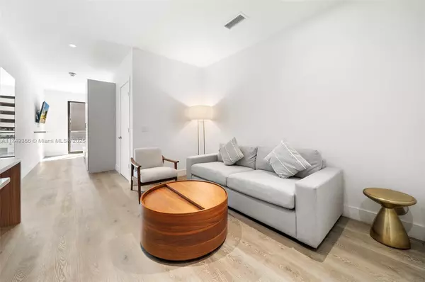 Miami, FL 33130,229 SW 9th St #208