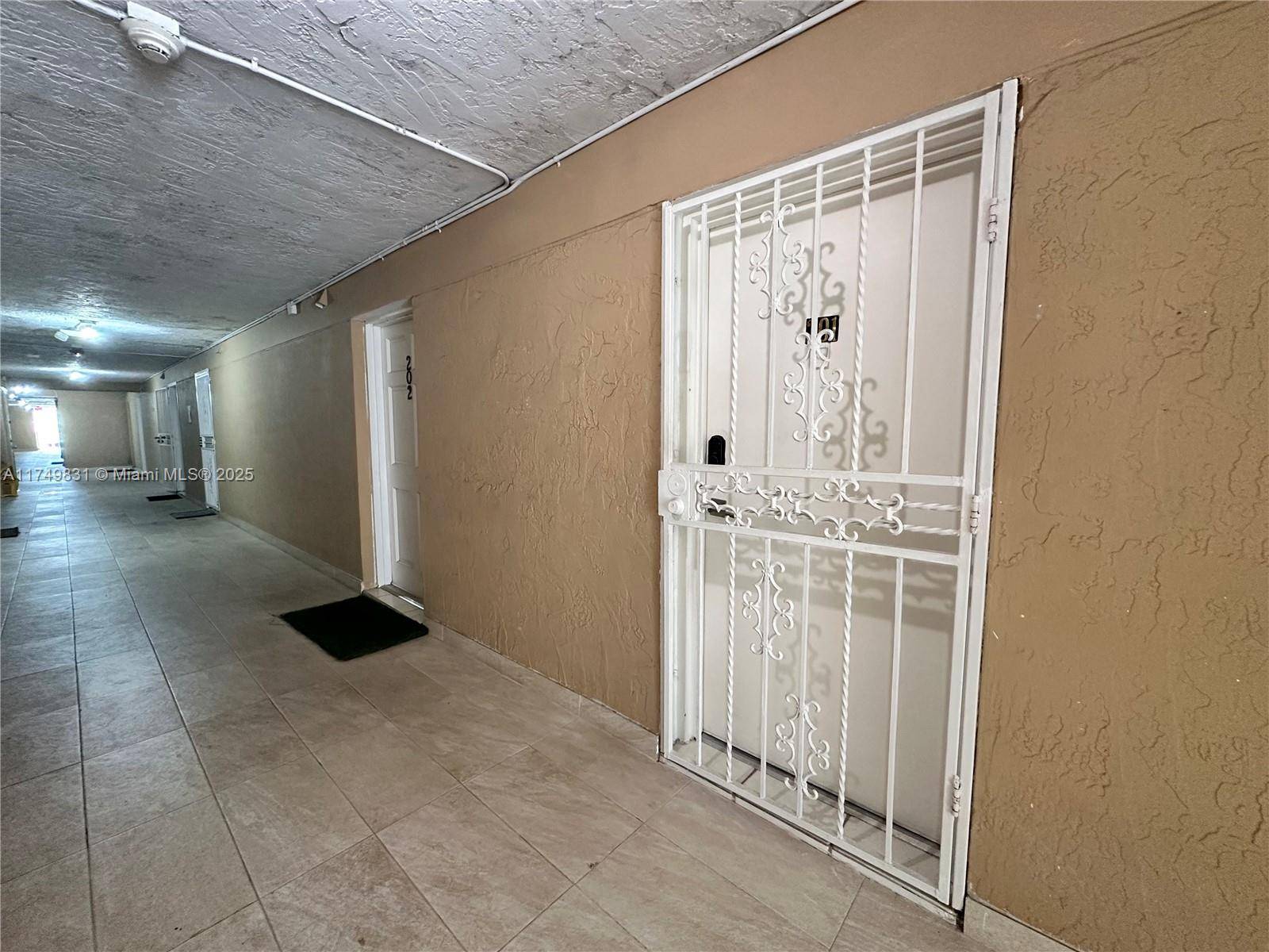 Miami, FL 33172,260 NW 107th Ave #201