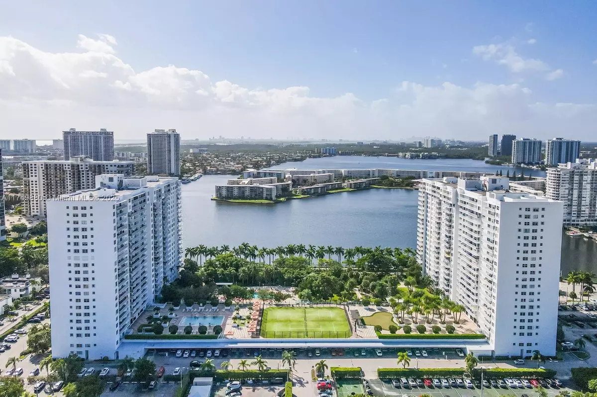 Aventura, FL 33160,2801 NE 183rd St #214W