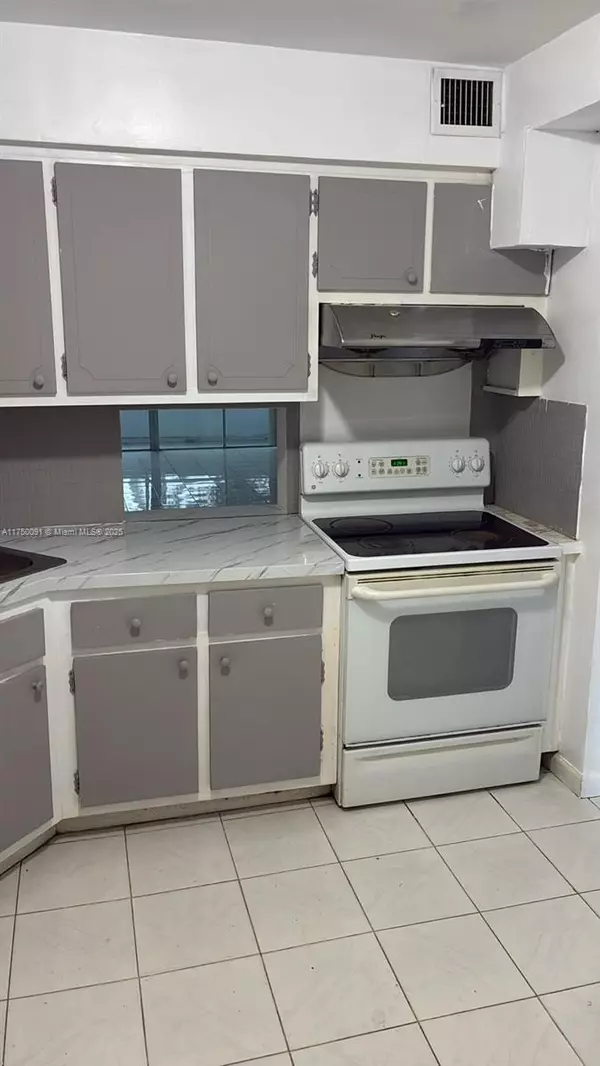 Miami, FL 33179,1450 NE 191st St #205