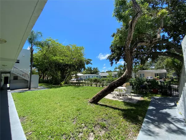 Hollywood, FL 33020,1925 Madison St #11