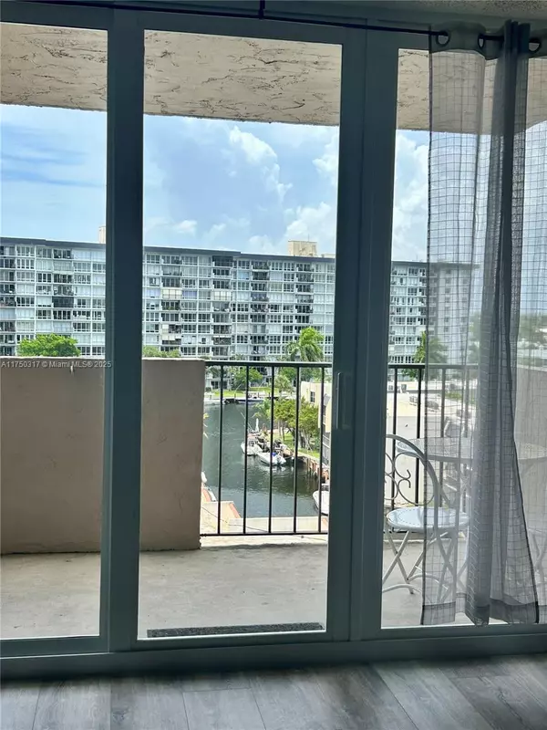 Pompano Beach, FL 33062,777 S Federal Hwy #RP817
