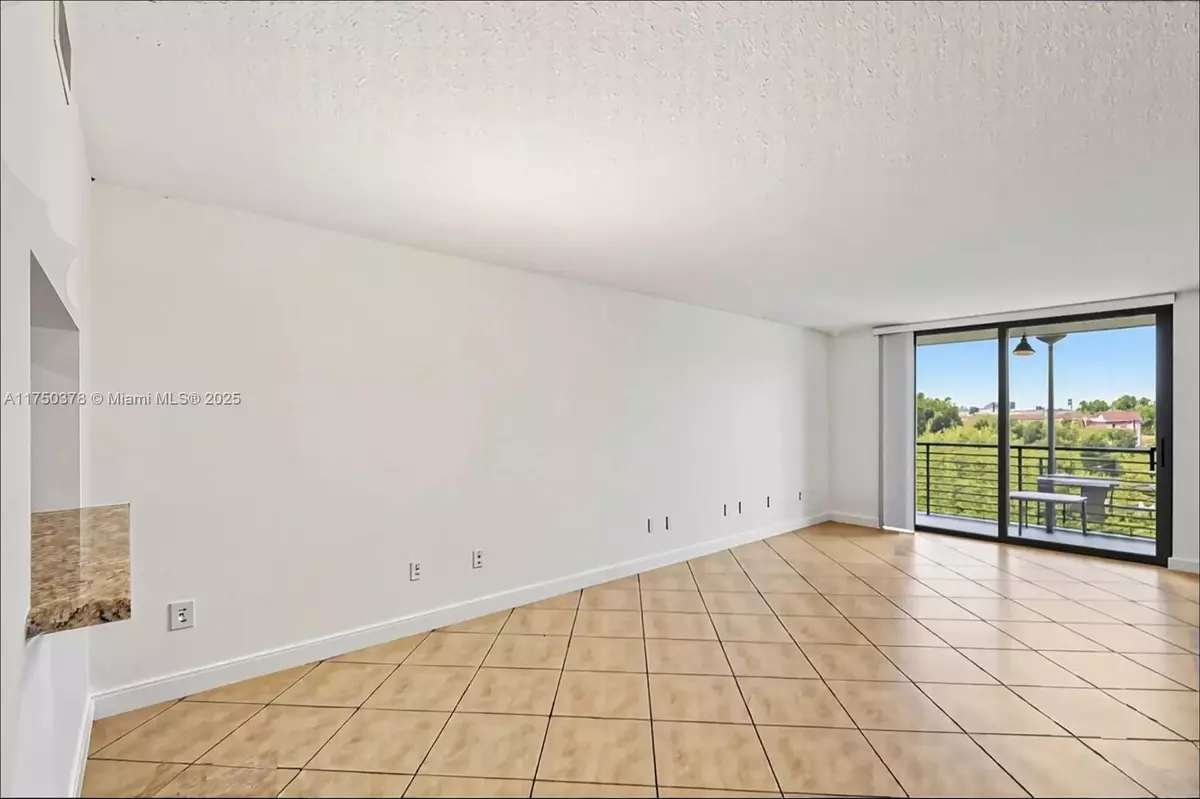 Pembroke Pines, FL 33026,900 Colony Point Cir #408