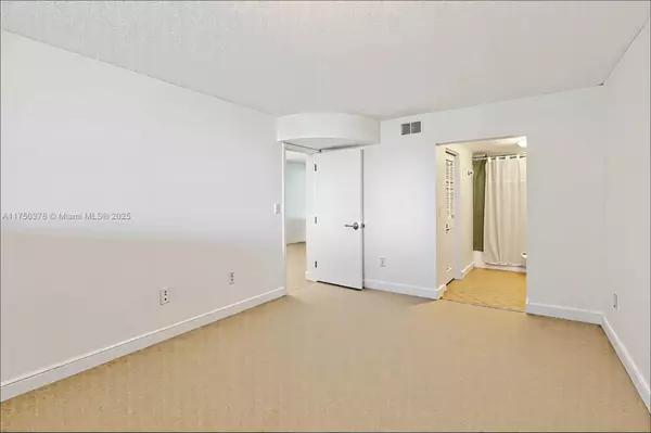 Pembroke Pines, FL 33026,900 Colony Point Cir #408
