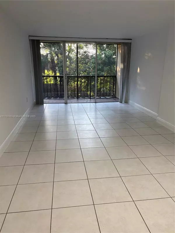 8870 Fontainebleau Blvd #212,  Miami,  FL 33172