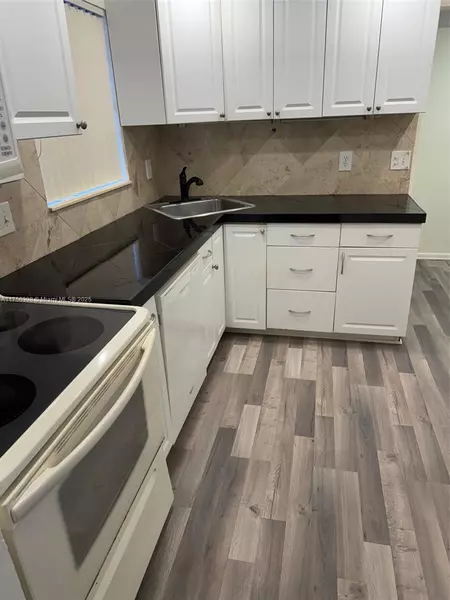 3100 Riverside Dr #305, Coral Springs, FL 33065