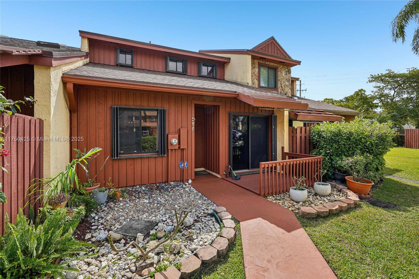 468 SE 14th St, Dania Beach, FL 33004