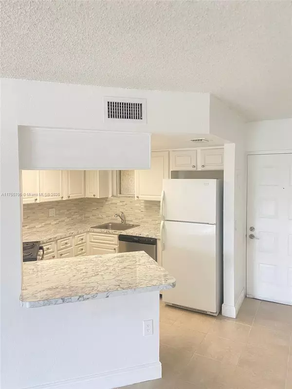 Doral, FL 33166,8255 Lake Dr #405
