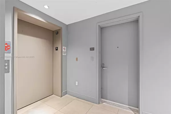 North Miami Beach, FL 33160,16385 Biscayne Blvd #1502