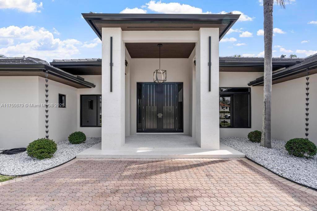 Miami, FL 33143,7755 SW 85th Ct