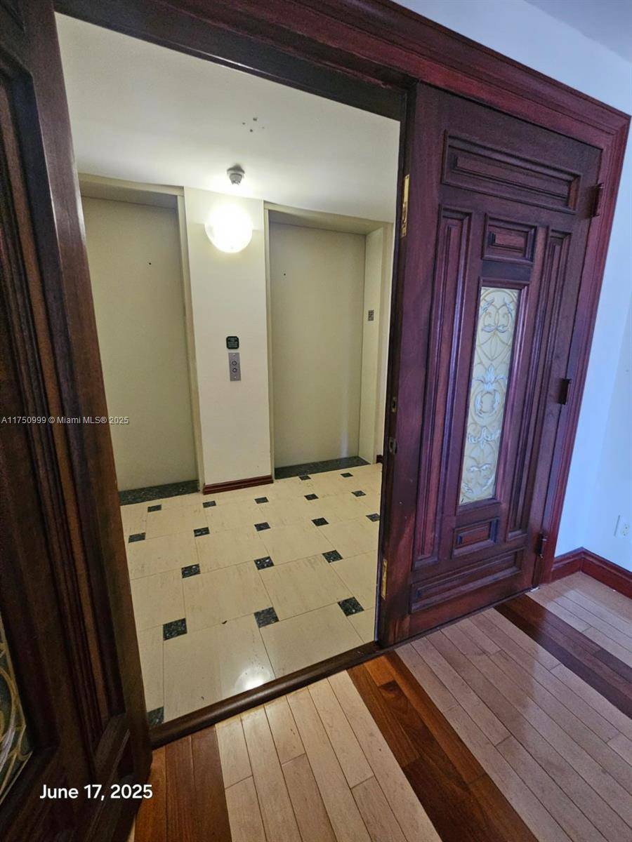 Aventura, FL 33180,21050 Point Pl #501