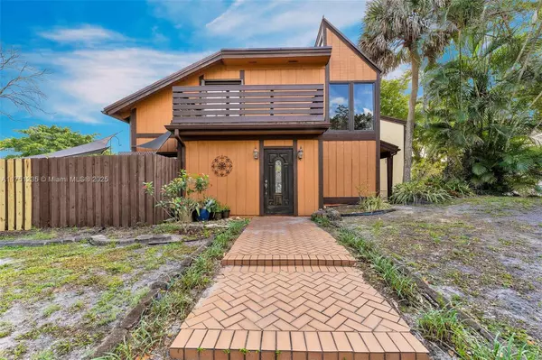 Pembroke Pines, FL 33026,10141 Woodbury Ct
