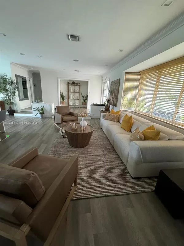 North Miami Beach, FL 33179,1871 NE 186th St