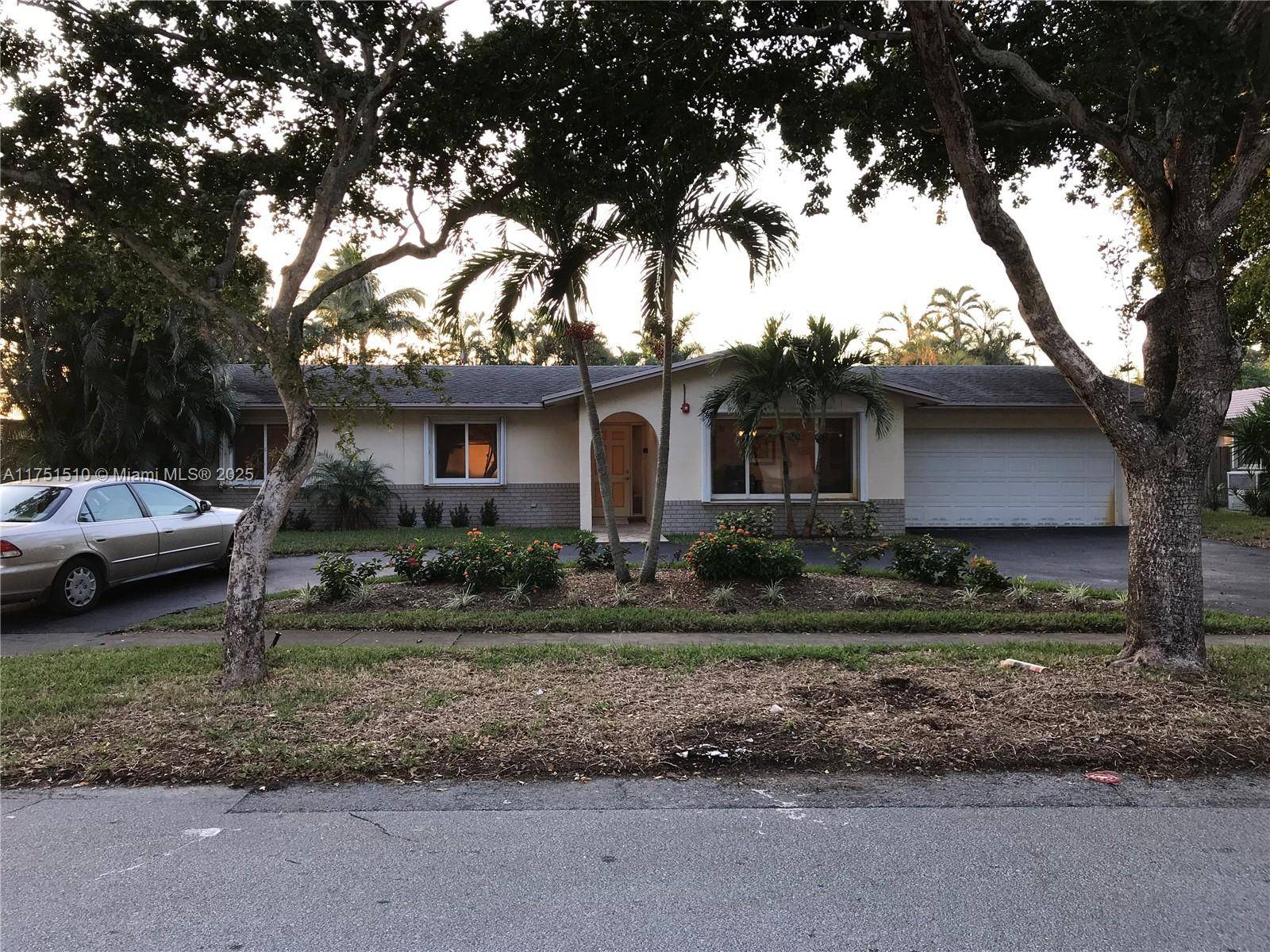 1961 SW 70th Ave, Plantation, FL 33317