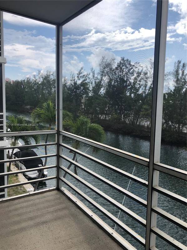 3660 NE 166th St #305, North Miami Beach, FL 33160