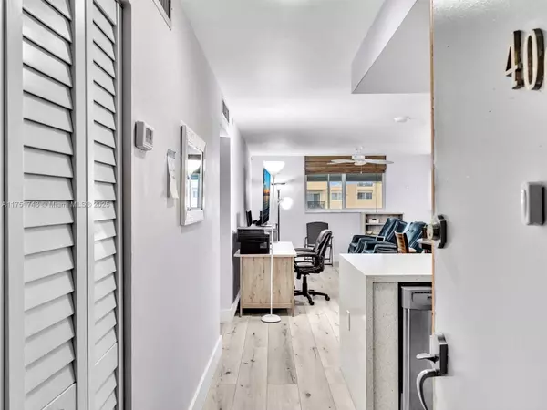 North Miami Beach, FL 33160,3849 NE 169th St #406