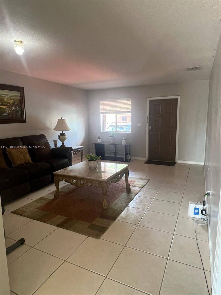 Miami, FL 33193,5868 SW 163rd Ave