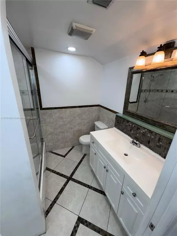 Miami, FL 33179,514 NE 211th Ter #514