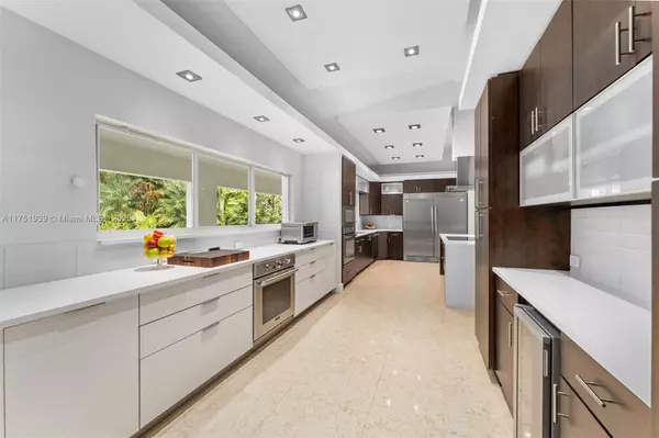 Pinecrest, FL 33156,6784 SW 97th St