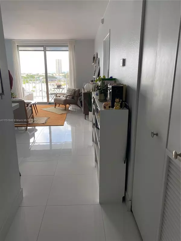 Miami Beach, FL 33141,6900 Bay Dr #10E