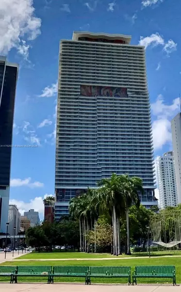 50 Biscayne Blvd #705, Miami, FL 33132