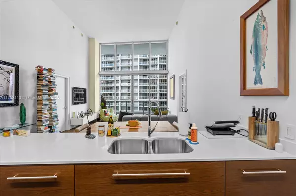 Miami, FL 33131,475 Brickell Ave #2809